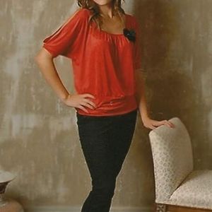 Red bat sleeve slitted t-shirt